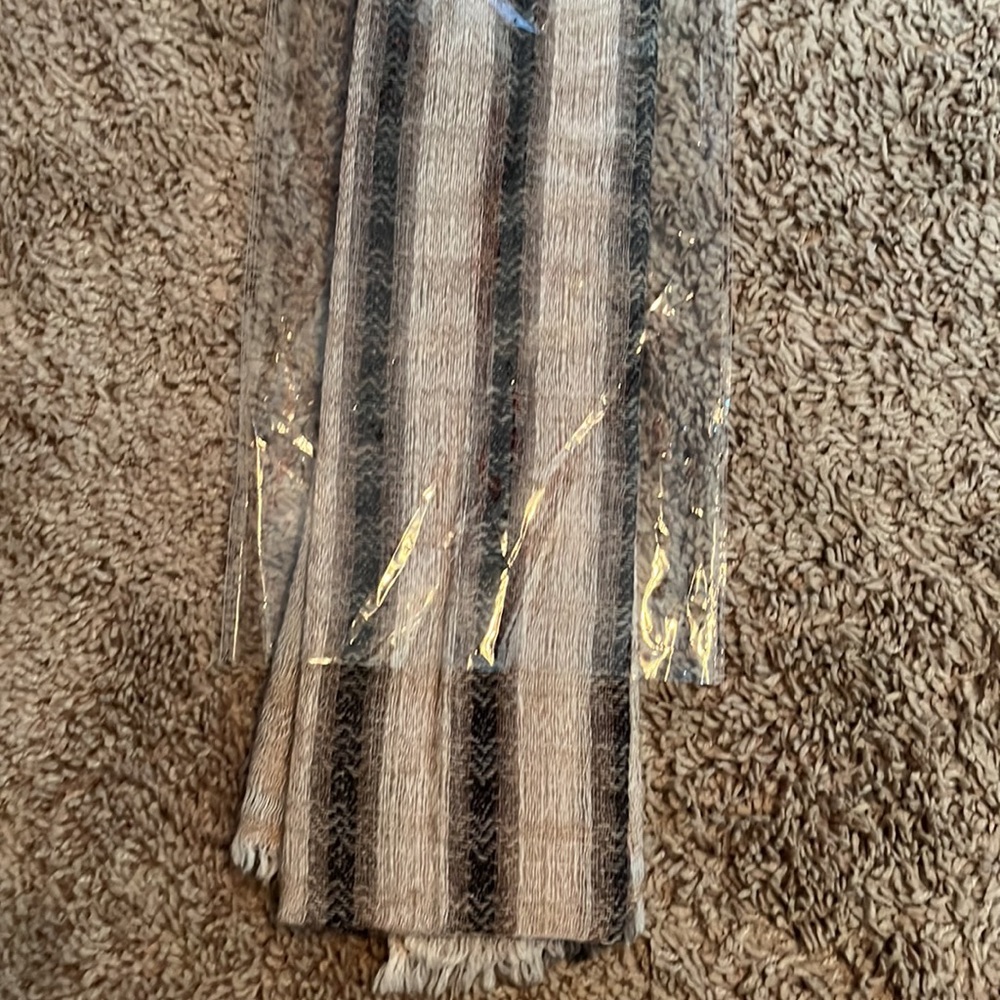 Cashmere & Wool Muffler - Picture 7 of 7